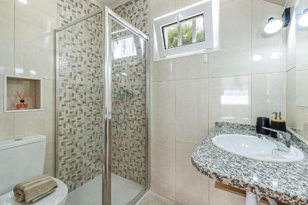 Casa Da Avo - City Center - Private Bedrooms ลากอส ห้อง รูปภาพ